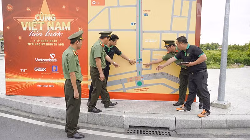 Công an Vĩnh Long phối hợp với các đơn vị chức năng triển khai kế hoạch Chương trình “Cùng Việt Nam tiến bước”. 