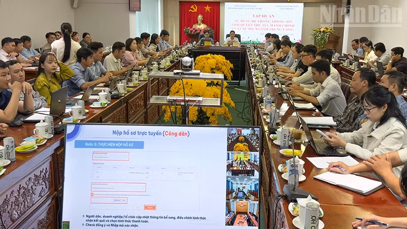 Quang cảnh buổi tập huấn. 