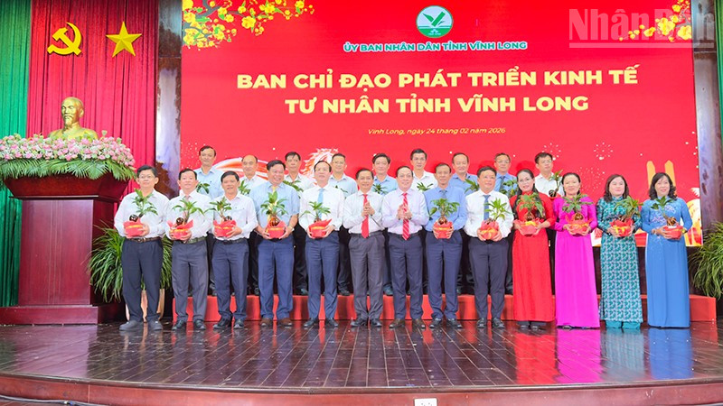 Ra mắt Ban Chỉ đạo phát triển kinh tế tư nhân tỉnh Vĩnh Long. 
