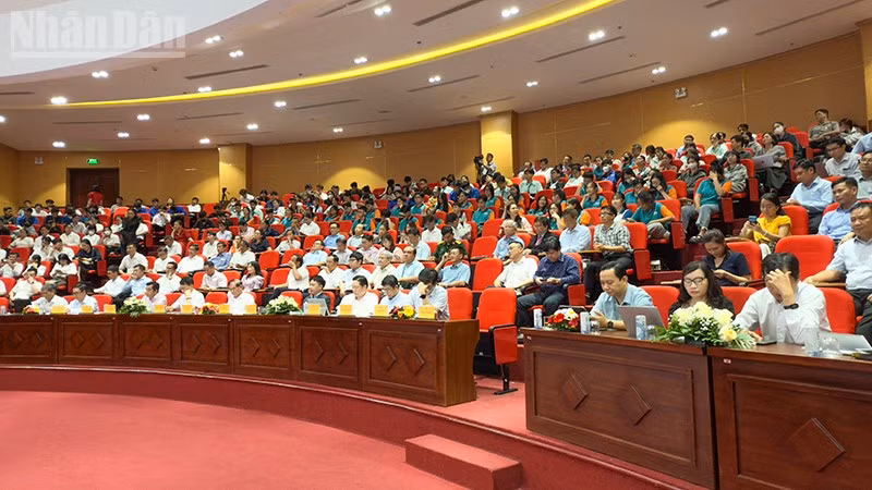 Đại biểu tham dự hội thảo. 