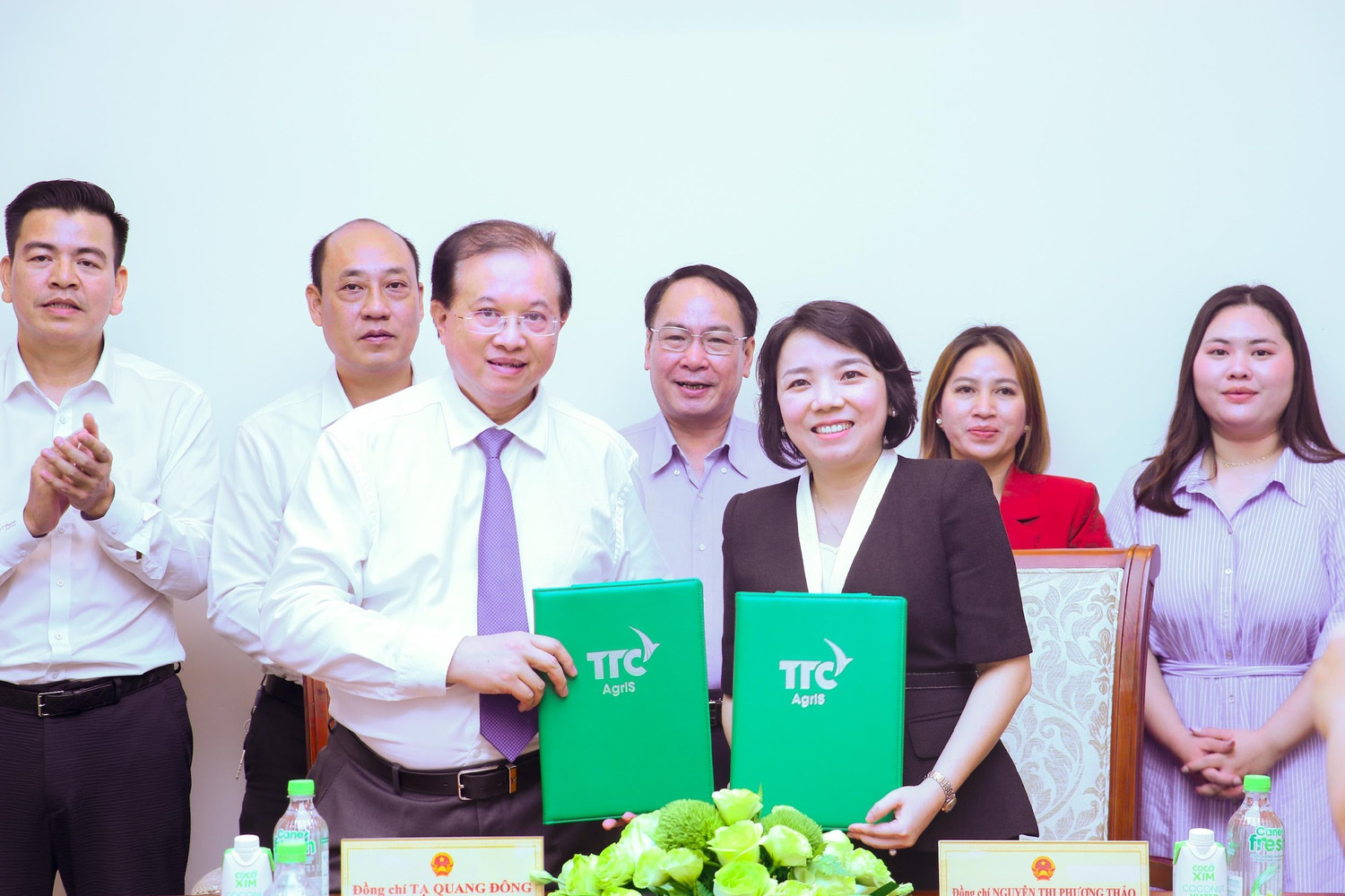 Buổi lễ ký kết có sự hiện diện của Thứ trưởng Bộ Văn hóa, Thể thao và Du lịch Tạ Quang Đông và bà Nguyễn Thị Phương Thảo – Phó Tổng Giám đốc AgriS.