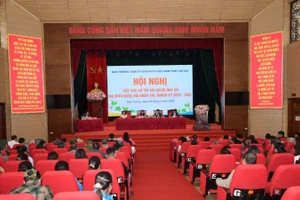 Quang cảnh hội nghị tiếp xúc cử tri.