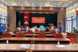 Lấy mẫu ADN đối với hơn 3.400 thân nhân liệt sĩ chưa xác định được thông tin tại tỉnh Lào Cai. (Ảnh: CÔNG HẢI)