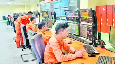 Người lao động vận hành Nhà máy Nhiệt điện Mông Dương. (Ảnh nhandan.vn)