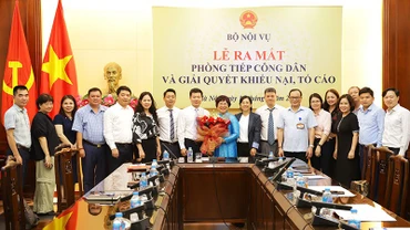 Các đại biểu tại lễ ra mắt. (Ảnh: Moha)