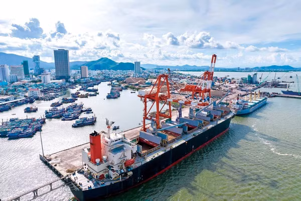 Giai đoạn 2020-2025, sản lượng hàng hóa thông qua hệ thống cảng của VIMC đạt bình quân hơn 130 triệu tấn/năm, góp phần quan trọng vào tăng trưởng kinh tế biển của đất nước. 