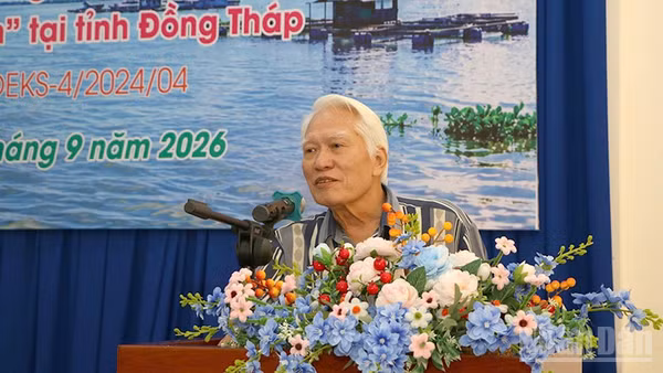 Phó Giáo sư, Tiến sĩ Nguyễn Chu Hồi, Phó Chủ tịch Thường trực Trung ương Hội Thủy sản Việt Nam, Trưởng ban Chương trình phát triển Liên hợp quốc-Chương trình tài trợ các dự án nhỏ của Quỹ Môi trường toàn cầu (UNDP/GEF SGP) phát biểu tại hội nghị. (Ảnh: HỮU NGHĨA)