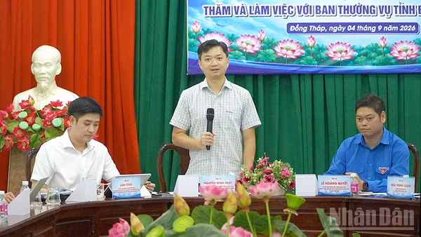 Bí thư Thường trực Trung ương Đoàn Nguyễn Minh Triết phát biểu tại buổi làm việc. (Ảnh: HỮU NGHĨA)
