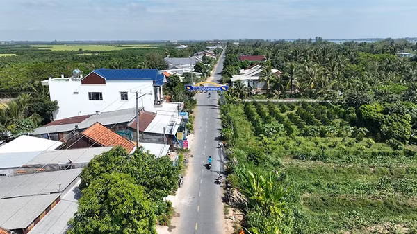 Một góc xã đảo Tân Long. (Ảnh: DƯƠNG ÚT)