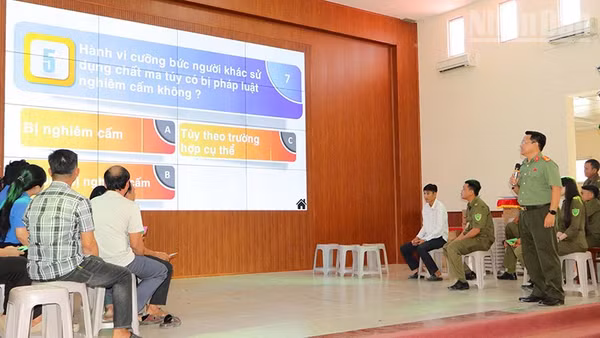 Thi phòng, chống ma túy. (Ảnh: Công an Đồng Tháp)