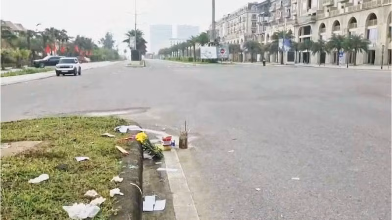 Hiện trường vụ tai nạn khiến 3 người tử vong (Ảnh chụp trưa 25/1).