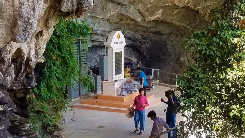 Di tích lịch sử quốc gia Hang Lèn Hà, xã Tuyên Lâm, nơi 13 cán bộ, chiến sĩ Trạm thông tin A69 đã anh dũng hy sinh (Ảnh:HG)