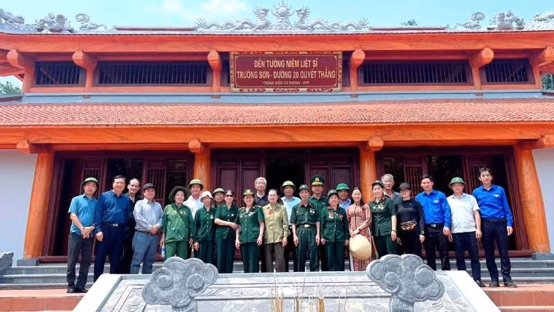 cac-cuu-chien-binh-hoi-ngo-tai-den-tuong-niem-liet-si-truong-son-trong-diem-ca-roong-atp-duong-20-quyet-thang-1.jpg