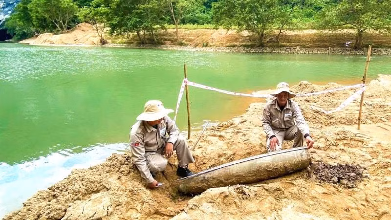 Quả bom sót lại sau chiến tranh được phát hiện trong khu vực cửa động Phong Nha.