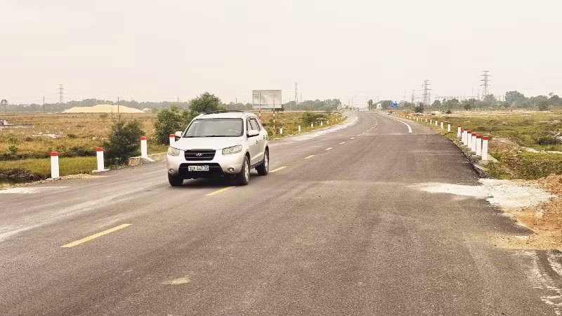 Một đoạn thuộc dự án xây dựng Quốc lộ 12A đoạn tránh Ba Đồn vừa hoàn thành.