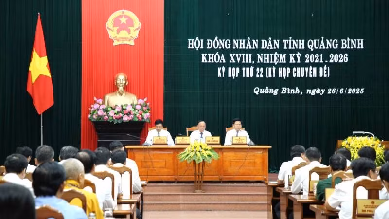 Quang cảnh kỳ họp thứ 22 cũng là kỳ họp cuối cùng của Hội đồng nhân dân tỉnh Quảng Bình.