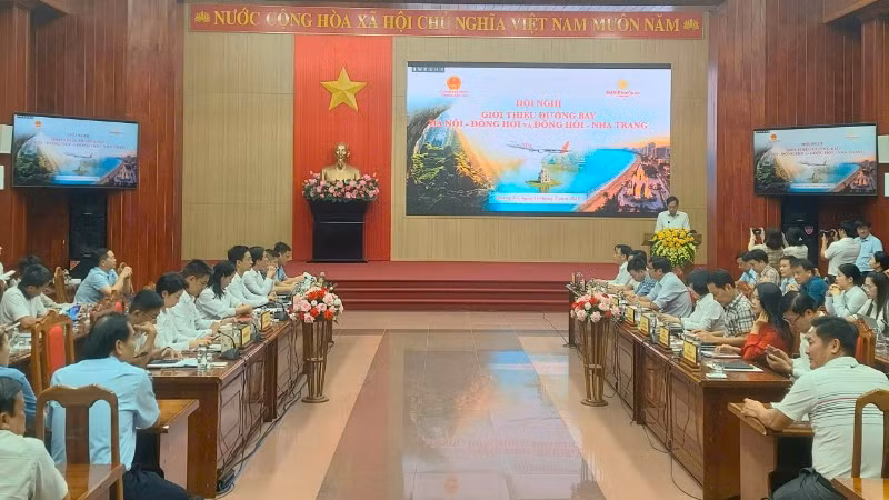 Hội nghị giới thiệu đường bay Đồng Hới-Hà Nội và Đồng Hới-Cam Ranh.