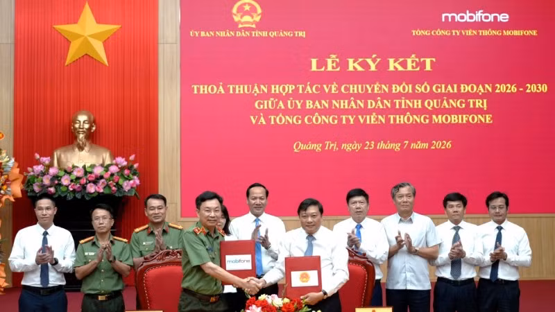 Lãnh đạo Ủy ban nhân dân tỉnh Quảng Trị và Tổng Công ty Viễn thông MobiFone ký kết thỏa thuận hợp tác về chuyển đổi số giai đoạn 2026-2030.