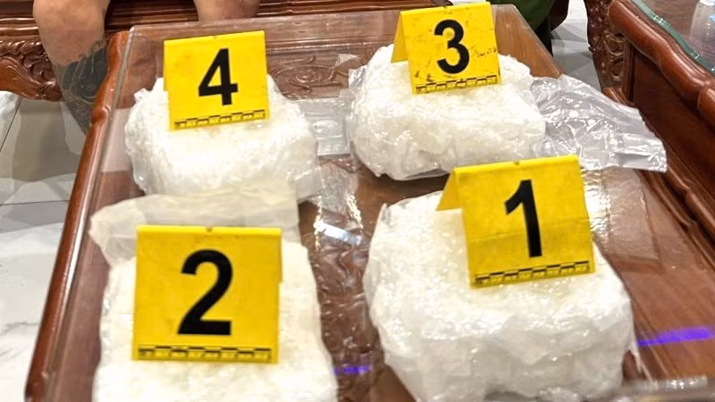 Tang vật là 4kg ma túy thu giữ tại nhà riêng đối tượng Nguyễn Văn Hùng.
