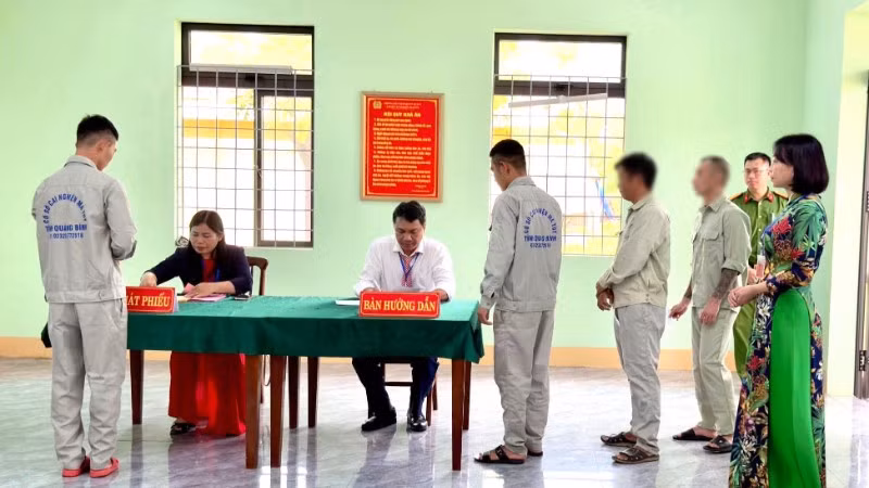 Các học viên tại Cơ sở cai nghiện ma túy tỉnh Quảng Trị thực hiện quyền bầu cử theo đúng quy định.