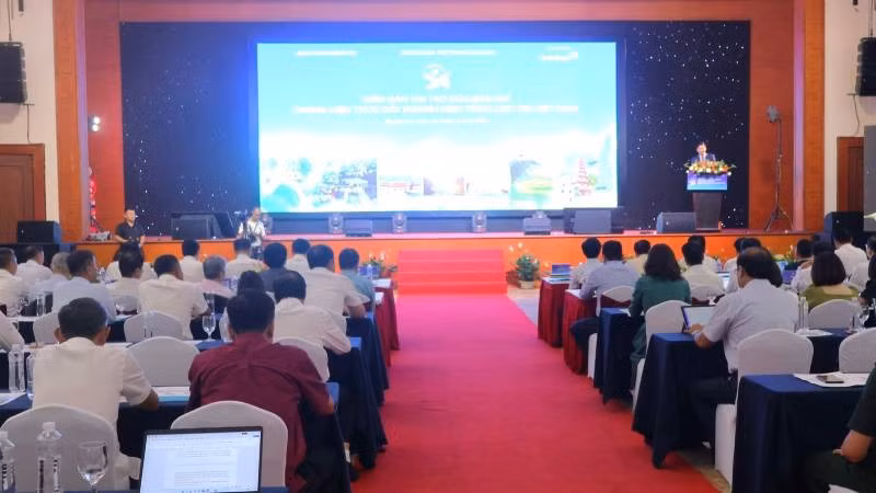 Diễn đàn vai trò của báo chí trong việc thúc đẩy ngành kinh tế du lịch tại Việt Nam được tổ chức tại SunSpa Resort, phường Đồng Hới, tỉnh Quảng Trị.