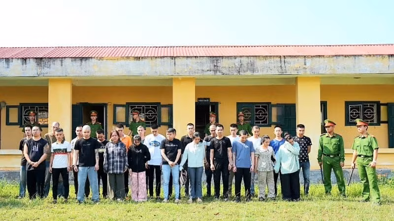 Nhóm đối tượng lừa đảo, chiếm đoạt tài sản trên không gian mạng bị Công an tỉnh Quảng Trị bắt giữ.