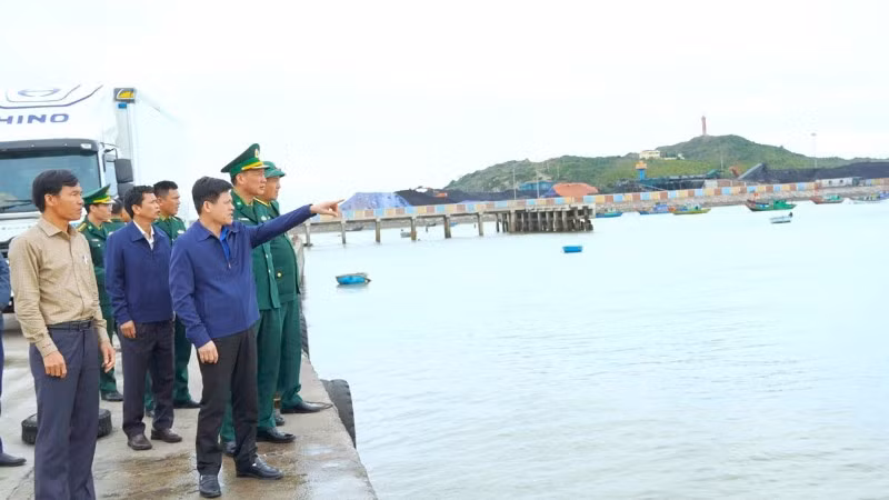 Lãnh đạo tỉnh Quảng Trị đi kiểm tra, chỉ đạo công tác chống khai thai thác IUU. (Ảnh minh hoạ)