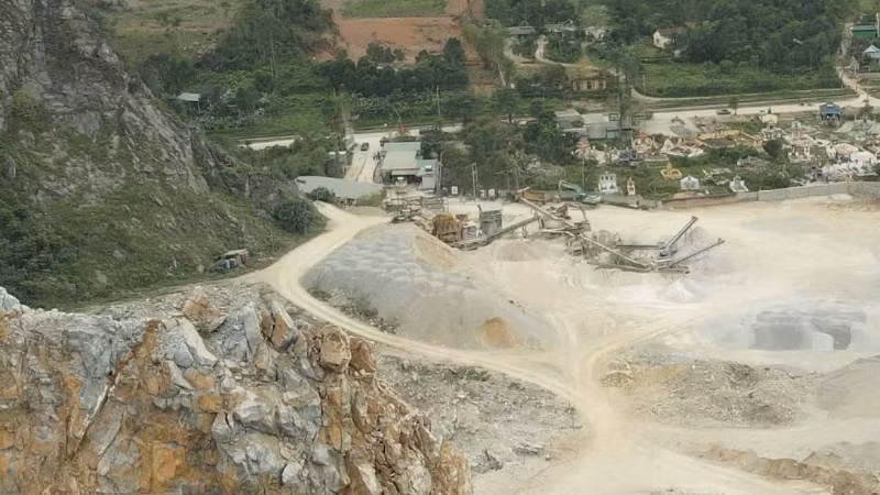 Khai thác đá làm vật liệu xây dựng ở phía bắc tỉnh Quảng Trị.