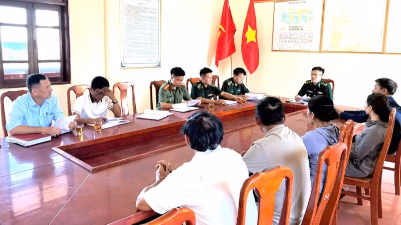 Đồn Biên phòng Lý Hòa phối hợp cơ quan chức năng và chính quyền địa phương xử lý vụ việc.