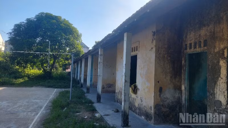 Khi nhà bỏ hoang nhiều đang xuống cấp nghiêm trọng.