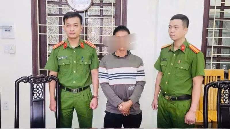 Đối tượng Nguyễn Văn Hành, ở xã Đông Trạch bị khởi tố về hành vi tắt thiết bị giám sát hành trình tàu cá để khai thác thủy sản trái phép. (Ảnh: TT)