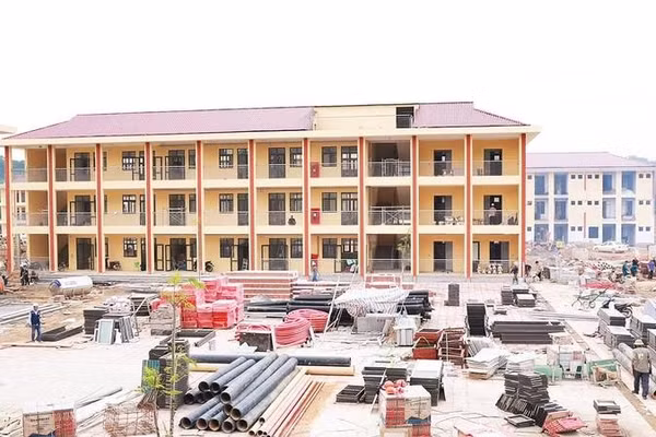 Dự án Trường phổ thông nội trú liên cấp tiểu học và THCS Mẫu Sơn đang dần hoàn thiện.