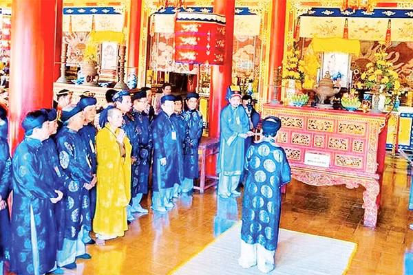 Đền thờ Vua Hàm Nghi và các tướng sĩ Cần Vương ở Cam Lộ.