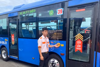 Xe buýt điện đi vào vận hành đánh dấu bước tiến quan trọng trong quá trình nâng cao chất lượng dịch vụ và phát triển giao thông công cộng tại Thành phố Hồ Chí Minh. (Ảnh: QUÝ HIỀN)