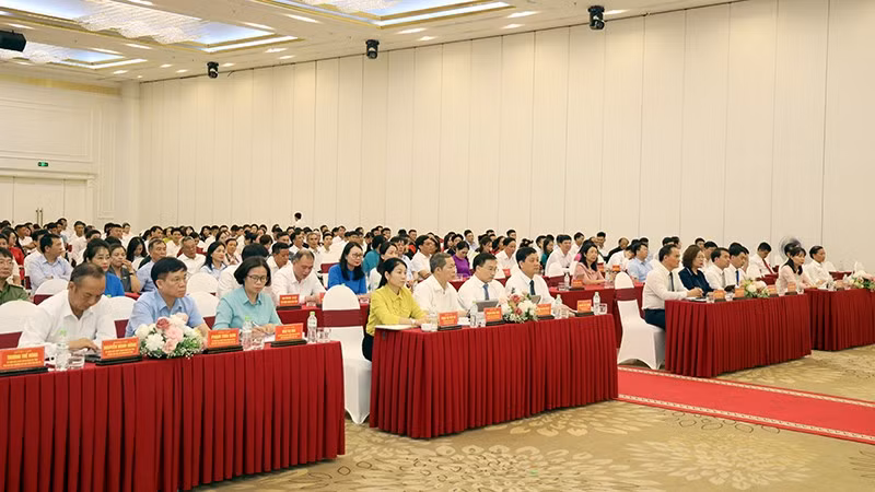 Các đại biểu dự hội nghị.
