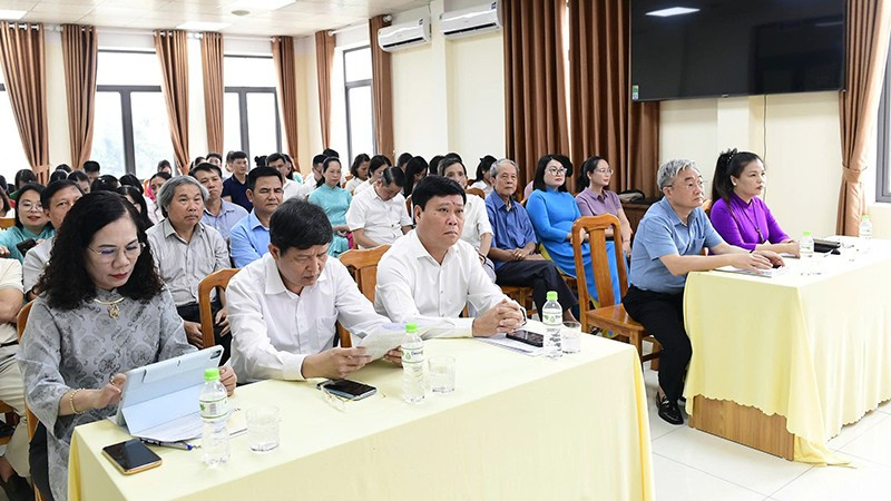 Các đại biểu tham dự lễ trao giải. z6709726309977-08b043bd6fc20ca2f5162343998a55be.jpg