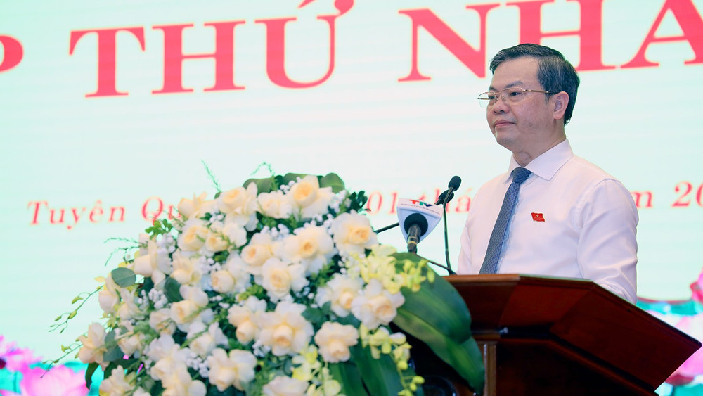 Đồng chí Nguyễn Văn Sơn, Chủ tịch Hội đồng nhân dân tỉnh Tuyên Quang phát biểu khai mạc kỳ họp. anh-5.jpg