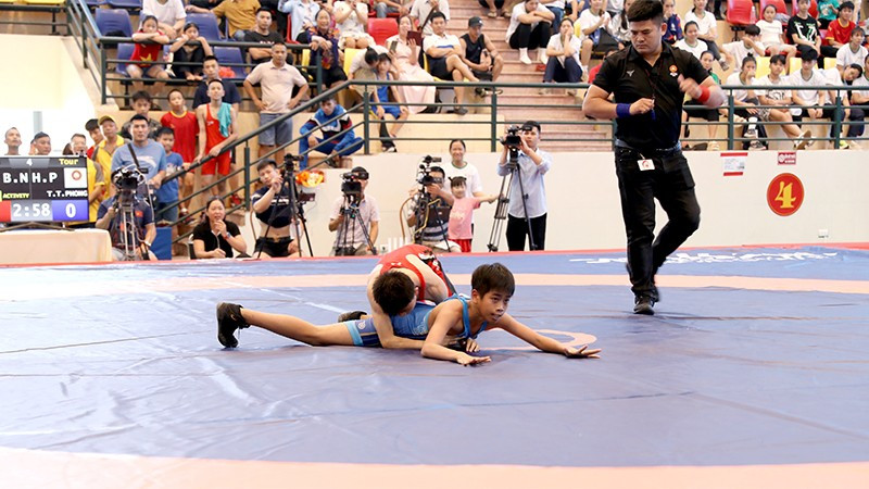 Các trận thi đấu diễn ra quyết liệt, gay cấn. 6.jpg