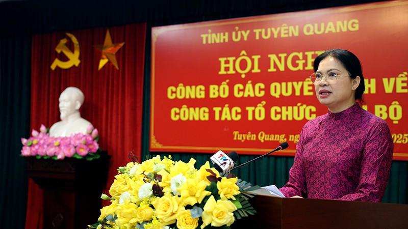 Đồng chí Hà Thị Nga, Bí thư Tỉnh ủy Tuyên Quang phát biểu tại hội nghị. anh-5.jpg