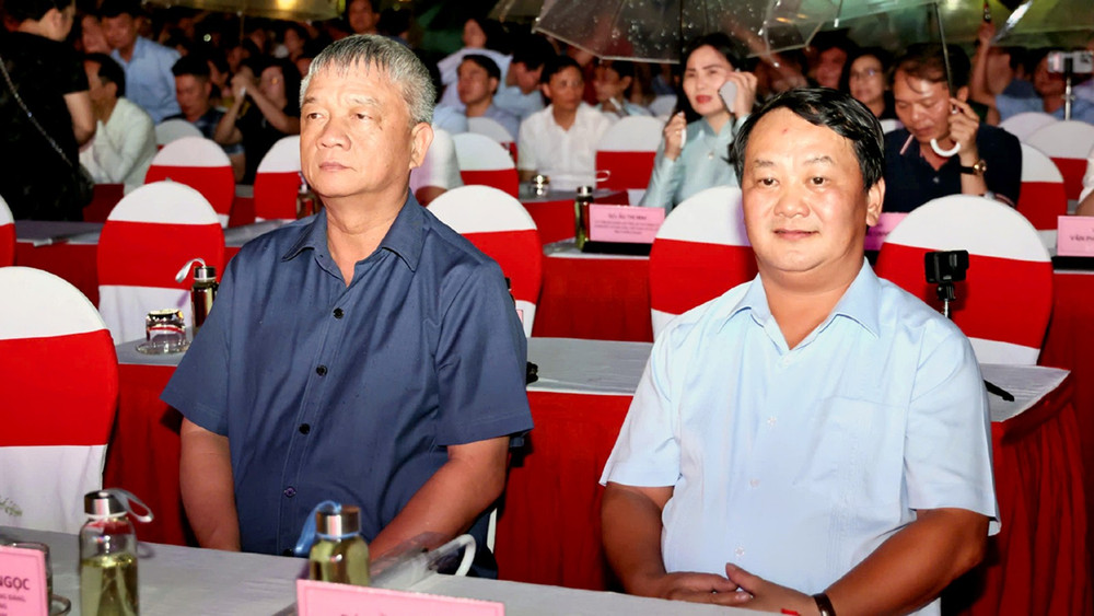 Đồng chí Hầu A Lềnh, Ủy viên Trung ương Đảng, Bí thư Tỉnh ủy Hà Giang dự chương trình. anh-10.jpg