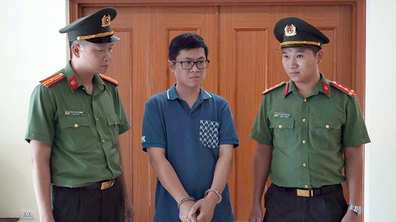 Đối tượng Đinh Mạnh Dũng tự tạo lập, quản lý, điều hành hơn 100 website, đăng tải hơn 1.000 video có nội dung khiêu dâm, đồi truỵ. z6808850916400-8520e8c100ffe801e3326390c2ef5798-3924.jpg