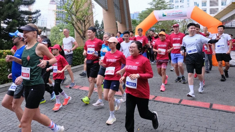 Các vận động viên tham gia giải chạy #Run4Wildlife 2024 để góp phần lan tỏa thông điệp về các nỗ lực cứu hộ động vật hoang dã tại Việt Nam.