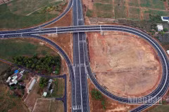 Cao tốc Biên Hòa-Vũng Tàu đoạn qua Thành phố Hồ Chí Minh (dự án thành phần 3, dài khoảng 19,5km) đã xong, chờ dự án thành phần 1 và 2 (qua Đồng Nai) để thông xe toàn tuyến.