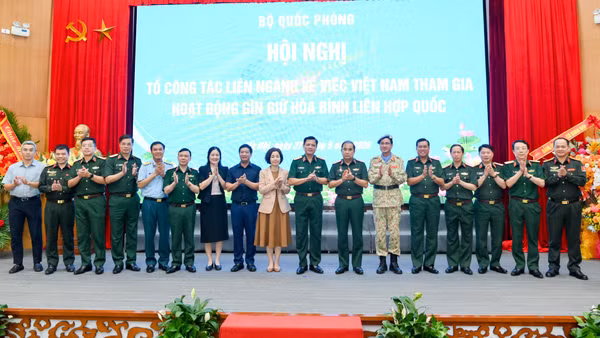 Các đại biểu tại hội nghị.