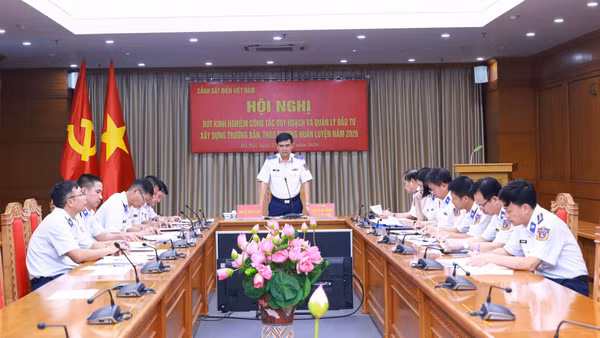 Thiếu tướng Trần Văn Lượng kiểm tra công tác đầu tư xây dựng thao trường huấn luyện của Bộ Tư lệnh Vùng Cảnh sát biển 1.