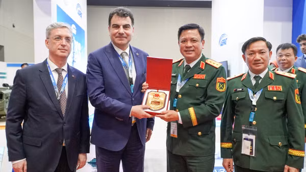 Thượng tướng Nguyễn Trường Thắng và ngài Musa Heybet.