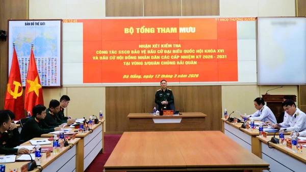 Thượng tướng Phạm Trường Sơn phát biểu tại buổi kiểm tra.