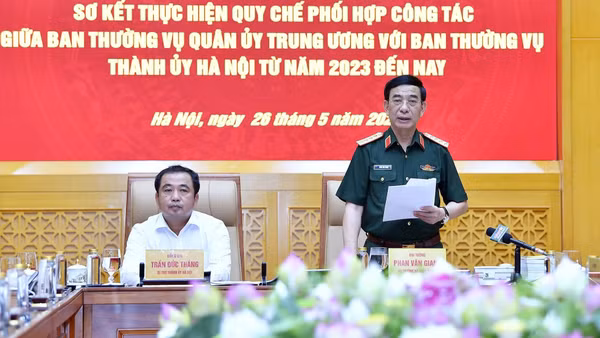 Đại tướng Phan Văn Giang và đồng chí Trần Đức Thắng đồng chủ trì hội nghị.