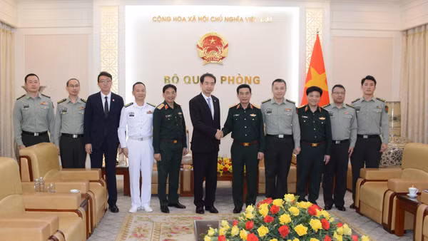 Các đại biểu tại buổi tiếp.