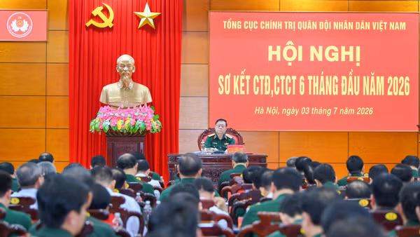 Đại tướng Nguyễn Trọng Nghĩa, Ủy viên Bộ Chính trị, Bí thư Trung ương Đảng, Ủy viên Thường vụ Quân ủy Trung ương, Chủ nhiệm Tổng cục Chính trị Quân đội nhân dân Việt Nam chủ trì hội nghị.